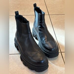 Sam Edelman Daelyn Chelsea Boot Black Leather Upper Chunky Sole, Shoes